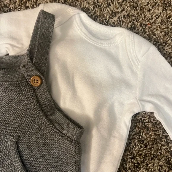 Super cute baby outfit - Picture 3 of 3